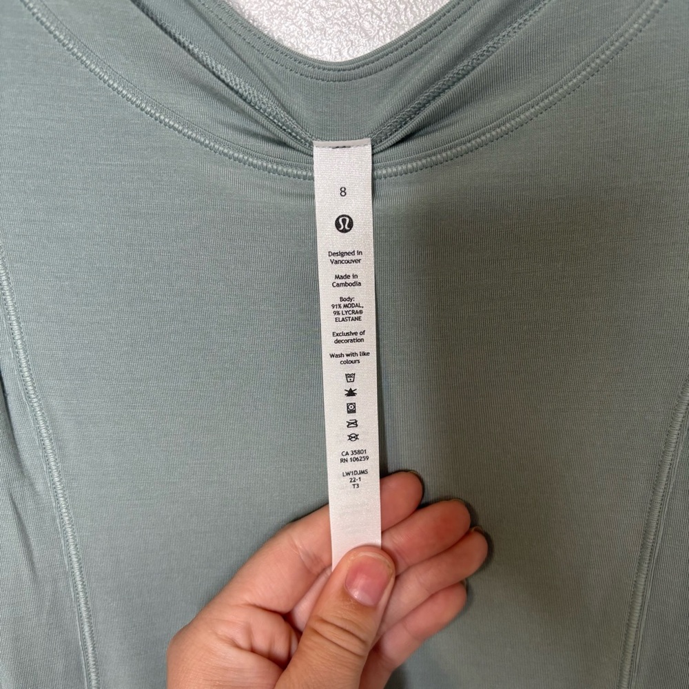 NWT Lululemon Athletica Modal Pleated Shoulder Tank Size 8. Top Shirt lw1djms - Picture 3 of 6